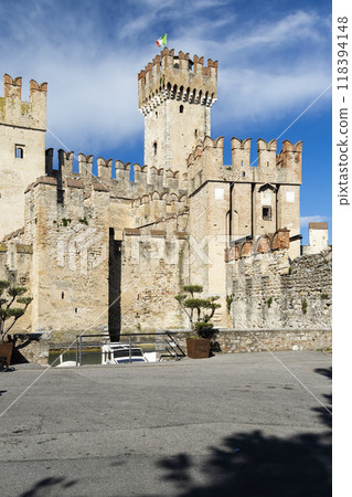 Sirmione castle, Lake Garda, Lombardy region, Italy Sirmione castle, Lake Garda, Lombardy region, Italy 118394148