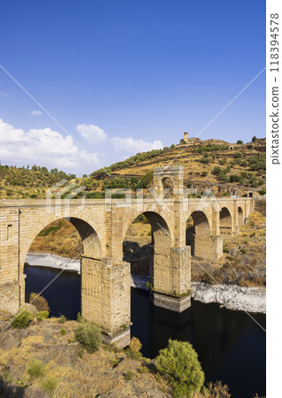 Alcantara bridge (Puente de Alcantara) Roman bridge, Alcantara, Extremadura, Spain Alcantara bridge (Puente de Alcantara) Roman bridge, Alcantara, Extremadura, Spain 118394578