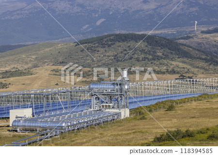 Fresnel-type thermodynamic concentration solar power plant in Llo, France 118394585
