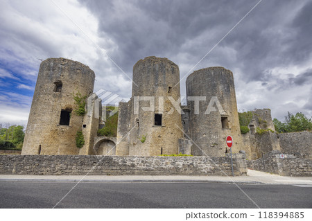 Villandraut castle (Chateau de Villandraut) Gironde departement, Aquitaine, France Villandraut castle (Chateau de Villandraut) Gironde departement, Aquitaine, France 118394885