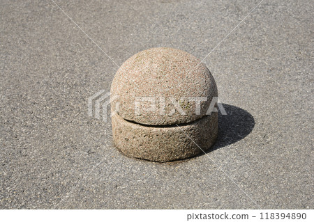 Concrete barrier 118394890