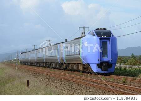 The Super Hokuto Express train runs on the Muroran Main Line. 118394935