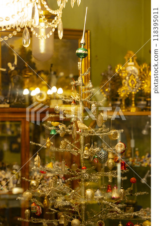 Christmas treeon street in downtown, Vienna, Austria 118395011