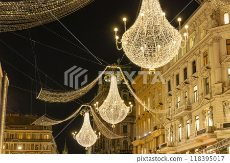 Street in downtown at Christmas time, Vienna, Austria 118395017