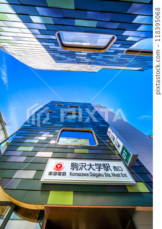 日本九月的東京城市景觀。東急電鐵駒澤大學站、西口、電梯（畫面下方的建築物）等景觀=15號 118395068