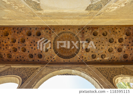 Arabic interiors of Nasrid Palace, Alhambra palace comple, Generalife and Albayzin (Generalife y Albaicin de Granada), UNESCO site, Granada, Andalusia, Spain 118395115