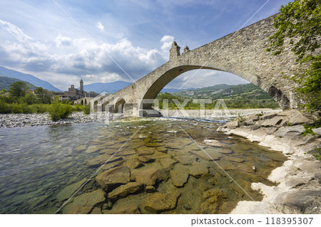 Gobbo Bridge also Devil Bridge or Ponte del Diavolo or Ponte Gobbo in Bobbio, Piacenza province, Trebbia Valley, Emilia Romagna, Italy 118395307