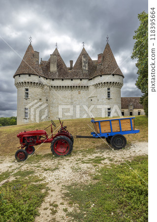 Monbazillac castle (Chateau de Monbazillac) near Bergerac, Dordogne department, Aquitaine, France 118395664