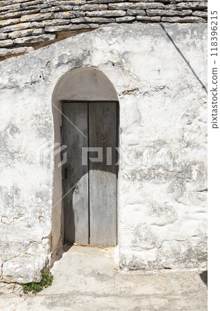 Trulli houses in Alberobello, UNESCO site, Apulia region, Italy 118396215