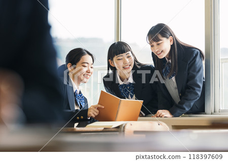 高中女生朋友聊天 高中女生朋友聊天 118397609