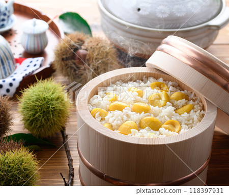 Taste of Autumn Chestnut rice in a rice cooker 118397931