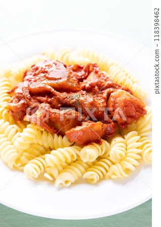 Fusilli,短義大利麵配美味番茄醬 Fusilli,短義大利麵配美味番茄醬 118398462