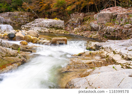 岡山縣富田郡鏡野町琴淵9號奧津谷的秋天 岡山縣富田郡鏡野町琴淵9號奧津谷的秋天 118399578