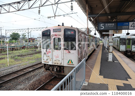 JR磐越西線/只見線 會津鐵道會津線 會津若松站停靠的列車 JR磐越西線/只見線 會津鐵道會津線 會津若松站停靠的列車 118400016