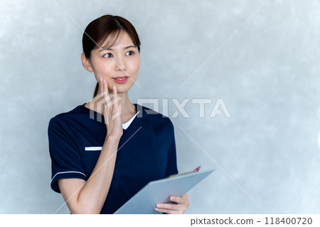 Counseling female staff 118400720