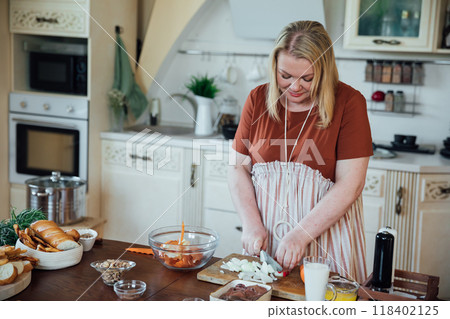 Woman Housewife Cook Cooks Healthy Delicious Food In Kitchen 118402125