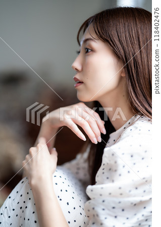 充滿女人味的時尚女人 118402476