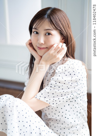 充滿女人味的時尚女人 118402478