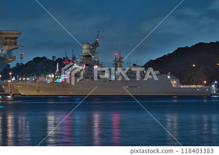 義大利海軍貝爾加米尼級護衛艦「阿爾皮諾（Alpino F594）」夜艦夜景 118403383