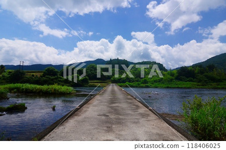 Shimotsui Submerged Bridge in Motoyama Town crosses the Yoshino River in Kochi Prefecture Shimotsui Submerged Bridge in Motoyama Town crosses the Yoshino River in Kochi Prefecture 118406025