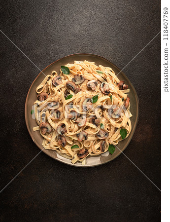 fettuccine with champignons, basil, in cream sauce, homemade, no people, 118407769