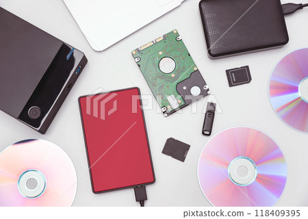 Multiple storage devices, pendrive, memory cards 118409395