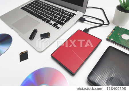 Multiple storage devices, pendrive, memory cards 118409398