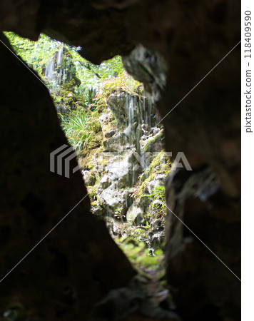 Cave interior from various perspectives 118409590