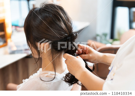 Hair arrangement image 118410334