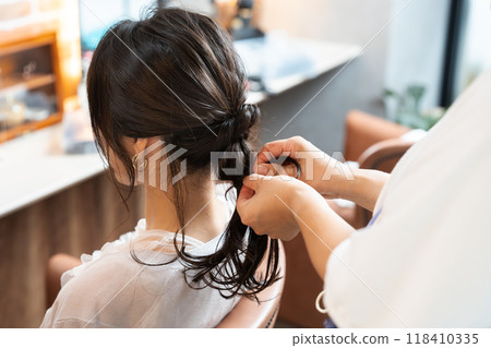 Hair arrangement image 118410335