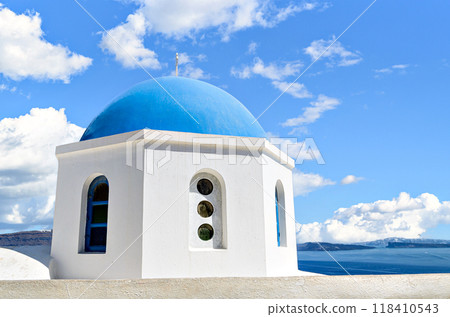 Oia, santorini, views of the white houses with their cobbled streets. aegean sea, cyclades, greece. Oia, santorini, views of the white houses with their cobbled streets. aegean sea, cyclades, greece. 118410543