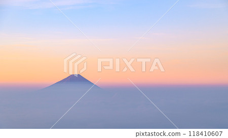 日出的天空、雲海、富士山(來自金峰山) 日出的天空、雲海、富士山(來自金峰山) 118410607