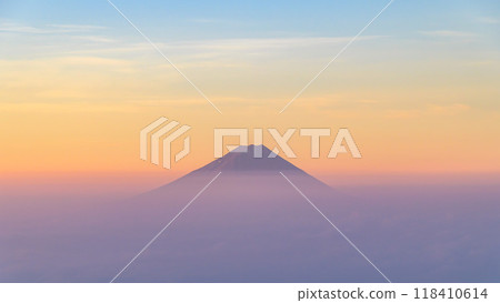 日出的天空、雲海、富士山(來自金峰山) 日出的天空、雲海、富士山(來自金峰山) 118410614