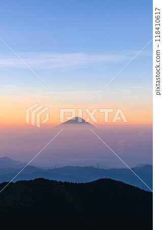 日出的天空、雲海、富士山(來自金峰山) 日出的天空、雲海、富士山(來自金峰山) 118410617