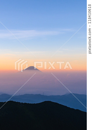 Morning sky, sea of clouds and Mt. Fuji (from Mt. Kinpu) 118410618