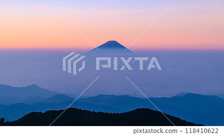 Morning sky, sea of clouds and Mt. Fuji (from Mt. Kinpu) 118410622