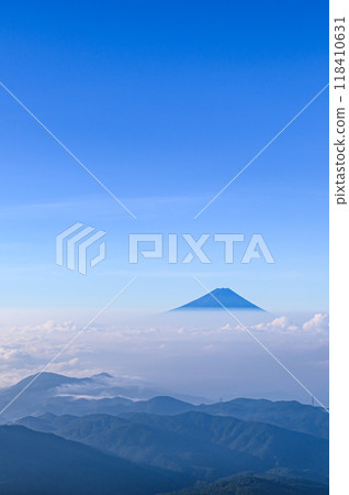 A spectacular view of the summer sky, Mt. Fuji, and sea of clouds from Mt. Kinpu A spectacular view of the summer sky, Mt. Fuji, and sea of clouds from Mt. Kinpu 118410631