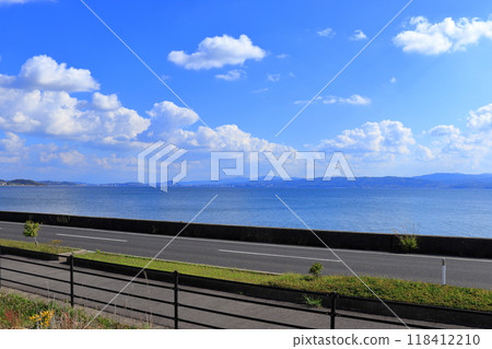 Lake Shinji with a blue sky seen from the train window of the Ichibata Electric Railway (Shimane Prefecture) Lake Shinji with a blue sky seen from the train window of the Ichibata Electric Railway (Shimane Prefecture) 118412210