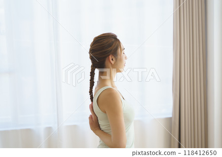 A young woman showing poses in an online yoga salon broadcast 118412650