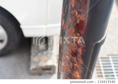 Damaged parking lot pillar 118413540