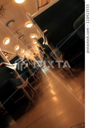 充滿復古氣息的Suhafu 44-25客車的內部（茨城縣真岡鐵道久樂館） 118413555