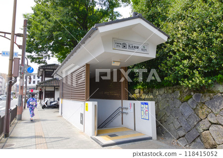 京都市營地鐵丸太町站1號出口 (2) 京都市營地鐵丸太町站1號出口 (2) 118415052