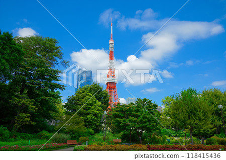 Tokyo Tower and white clouds in the blue sky with Azabudai Hills Tokyo Tower and white clouds in the blue sky with Azabudai Hills 118415436