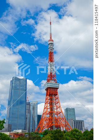 Tokyo Tower and white clouds in the blue sky with Azabudai Hills 118415497