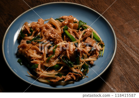 pork chive sprouts 118415587