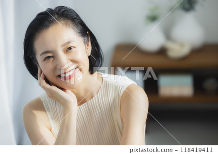 Beauty image of middle-aged women 118419411