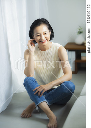 Beauty image of middle-aged women 118419412