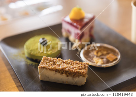 4種生糕點排列整齊 118419448