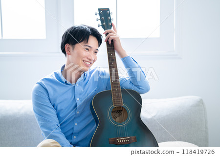 Man with guitar 118419726