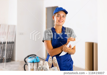 Young woman worker makes important notes on paper Young woman worker makes important notes on paper 118419807